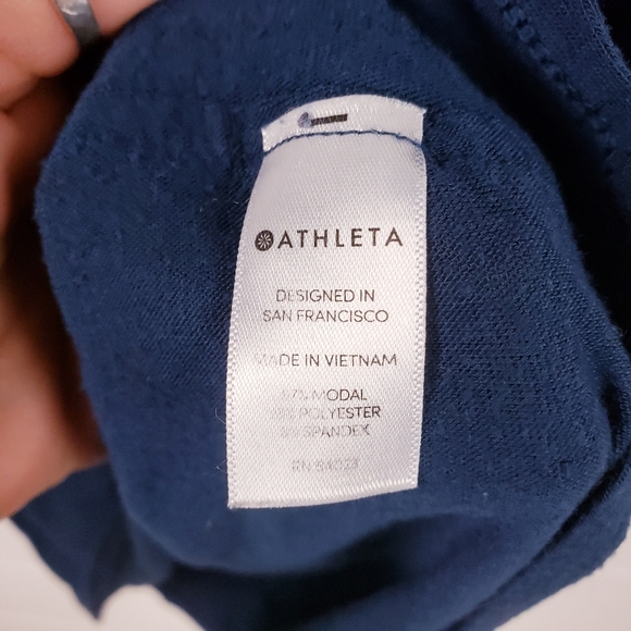 Athleta Threadlight Asymmetrical Relaxed Tee Modal Short Sleeve Crewneck Blue L - Picture 7 of 8